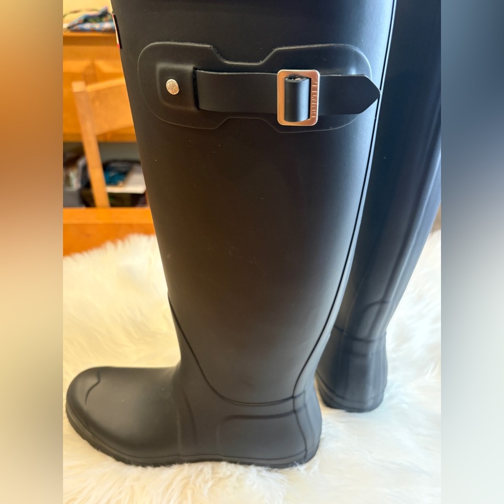 Hunter Women’s Matte Navy Blue Original Tall Rain Boots - Picture 6 of 10